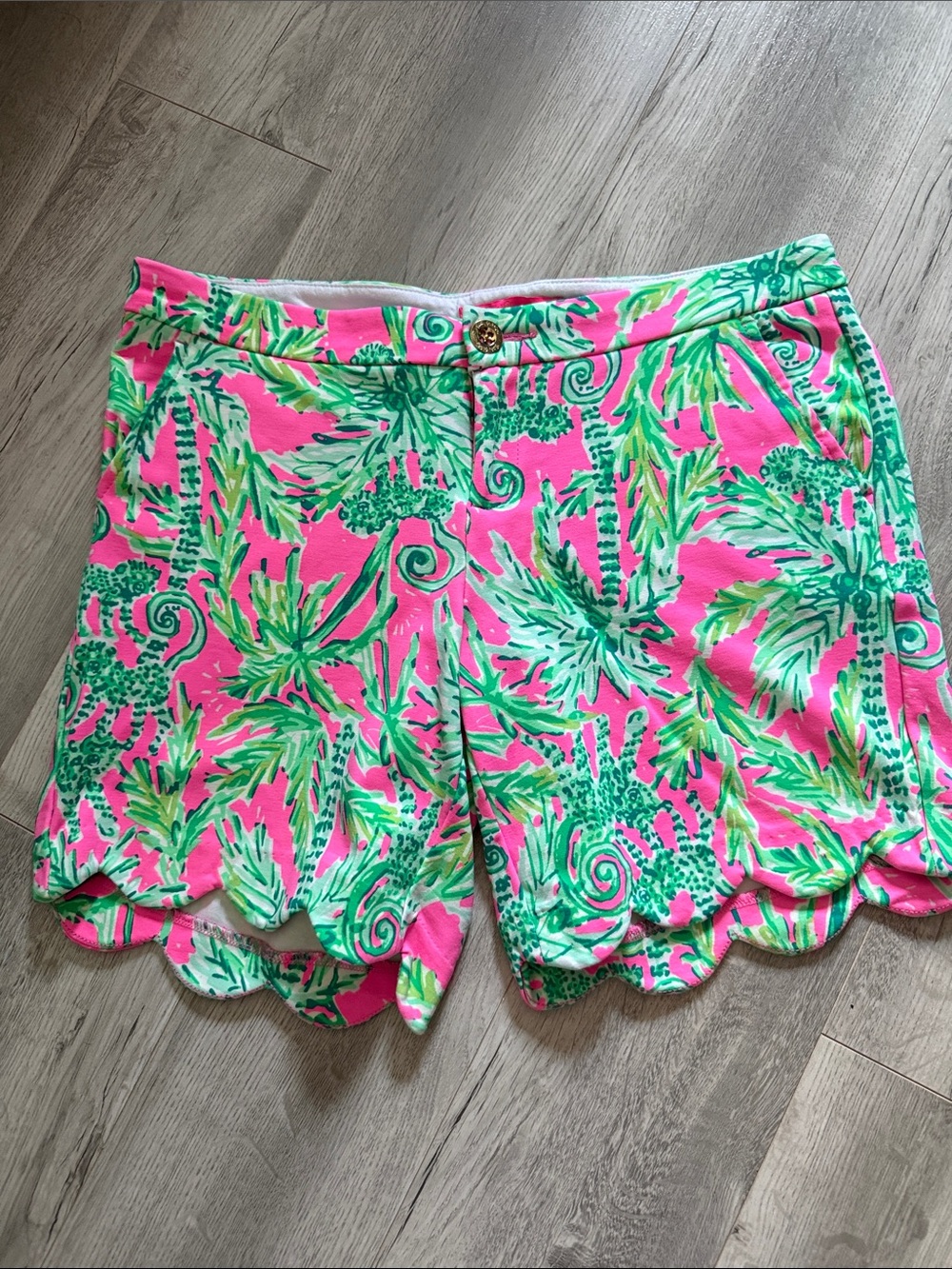 Lilly Pulitzer  scalloped shorts size 6